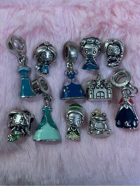 11 Disney Princess Cinderella, Jasmine, Ariel, Tiana, Rapunzel Charm Bundle Set